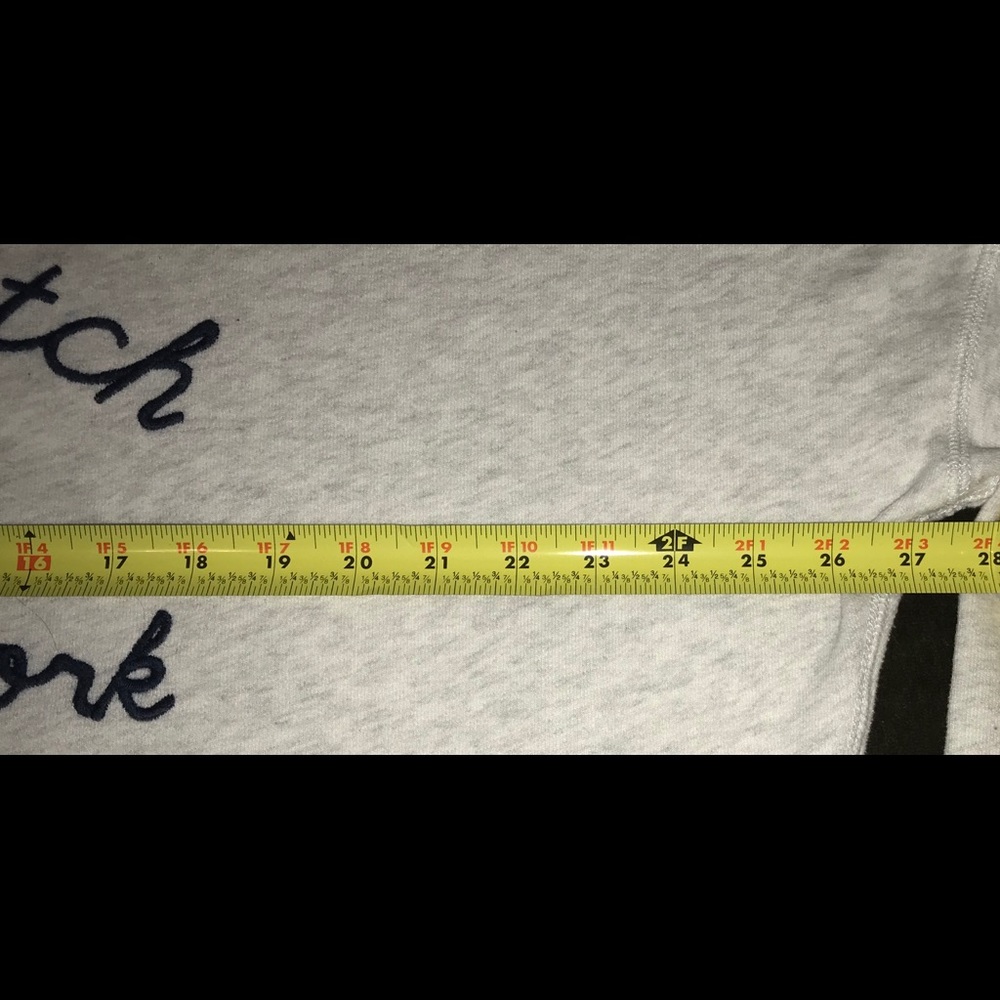 Abercrombie & Fitch sweatshirt. - Picture 6 of 7